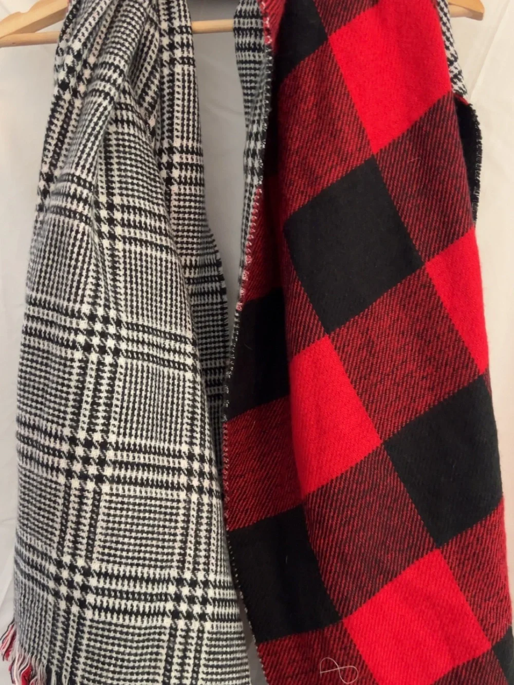 Source Unknown Red and Black Buffalo Plaid Scarf Wrap